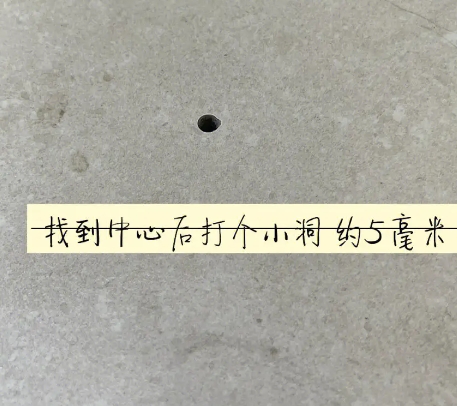 石嘴山市瓷砖空鼓维修公司专业解答在瓷砖铺贴过程中，如果砂料搅拌不均匀，将会带来以下问题